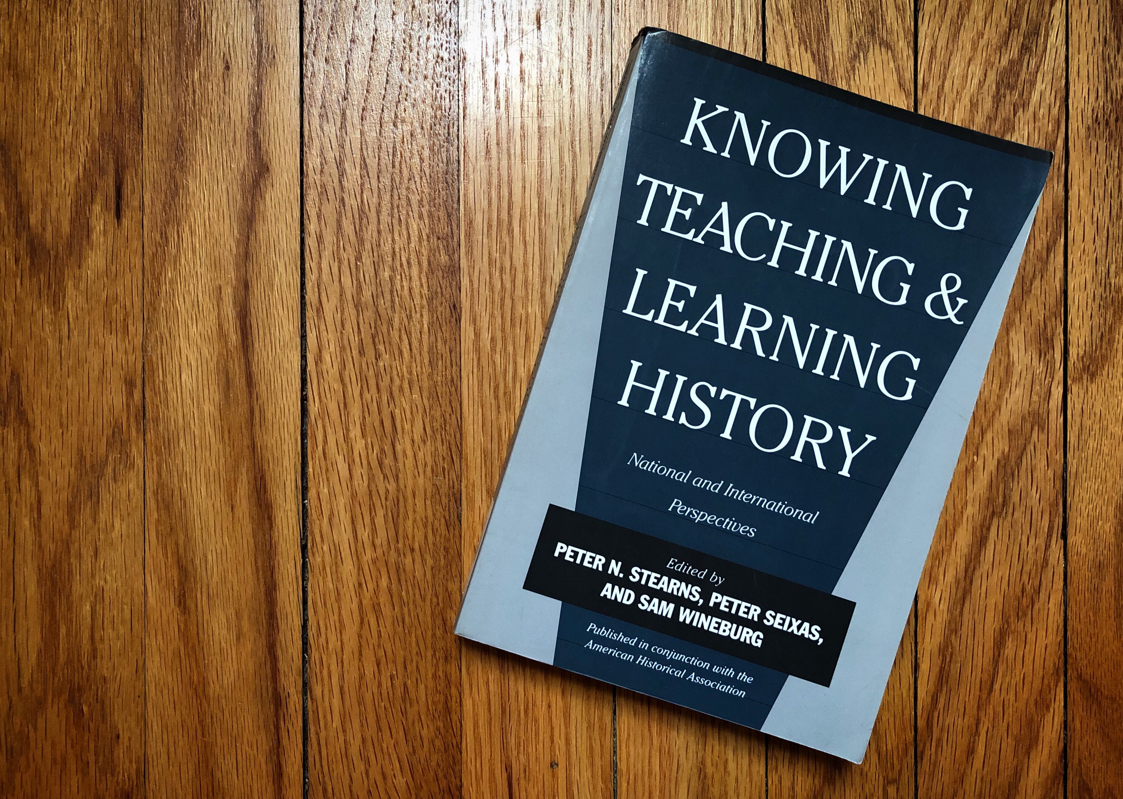 Front cover of ‘Knowing, Teaching, and Learning History’